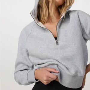 Vuori women’s restore half zip hoodie Size Small